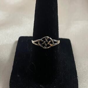 Sterling Silver Celtic knot ring